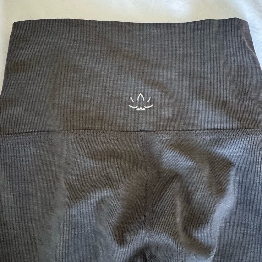 Beyond yoga leggings size small